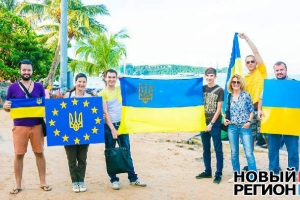 Граждане Украины в Паттайе поддержали Евромайдан (ФОТО) Русские в Таиланде возмутились и пообещали разгонять украинцев «электрошокером, пневмопистолетом да полицейской дубинкой»