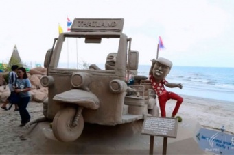 Песчаные фигуры для Сонгкрана 2015  Конкурс песчаных скульптур, тайские традиции Сонгкрана и плотная пробка в районе Банг Саен на трассе Бангкок-Паттайя