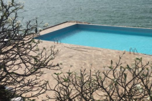 В отеле Golden Cliff House ломают бассейн