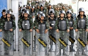 Таиланд остается во власти военного положения