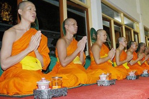 BUDDHIST RELIC PARADE ON SONGKRAN