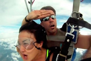 Супер опасный и мега везучий прыжок с парашютом в Паттайе