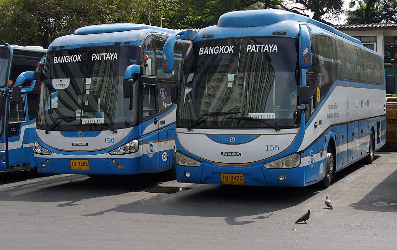 Водитель автобуса "Бангкок - Паттайя" всю дорогу проторчал в телефоне