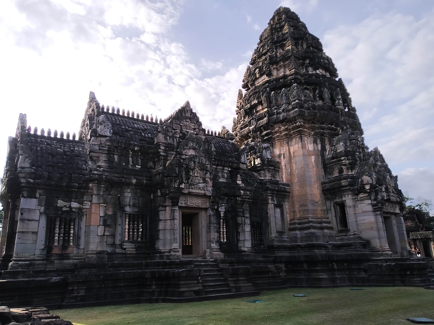 Световое шоу в древнем кхмерском храме