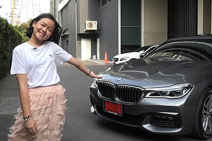 Школьница в Таиланде заработала на шикарный автомобиль с помощью видео о косметике