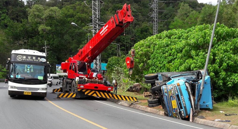 Полиция начала проверять транспорт на холме Patong Hill