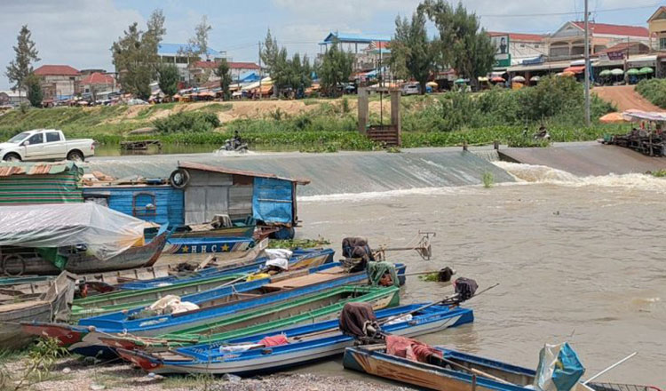 Озеро в провинции Кампонгчнанга  поднимается из-за осадков