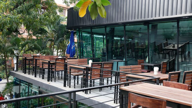 В Камбодже прибыль ресторанов критически снизилась
