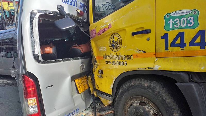 В крупной аварии с мусоровозом в Патонге никто не пострадал