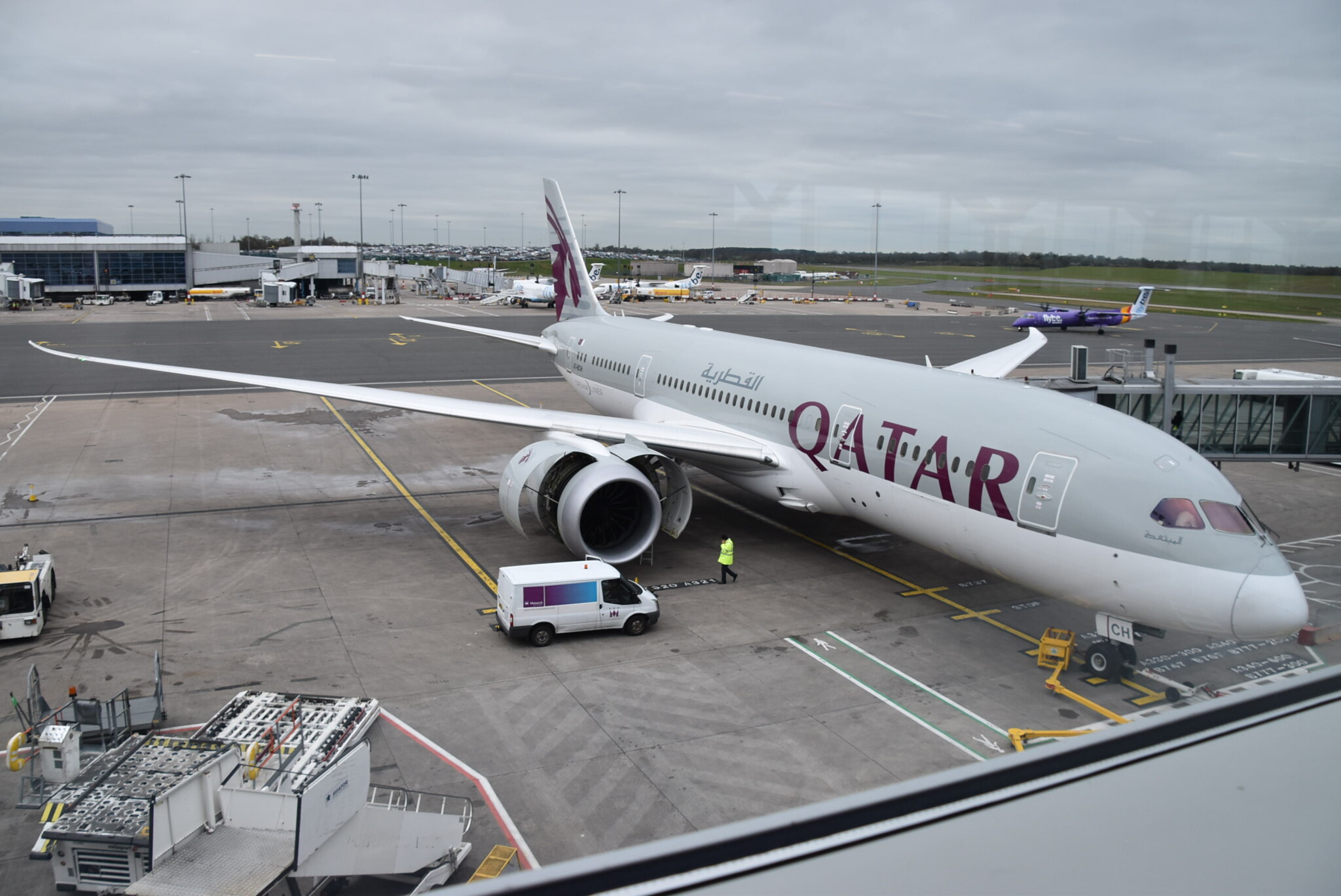 Турбулентность на рейсе Qatar Airways: пострадали 12 человек