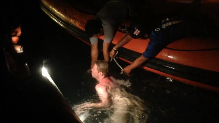 Полиция Паттайи не позволила голому туристу купаться в море дольше 3 часов