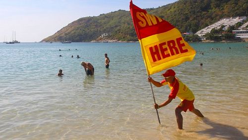 Спасатели из организации Phuket Lifeguard Service вернулись на пляжи Раваи