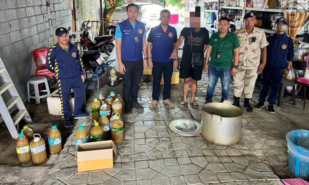 Продавец сока кратома был арестован в местном продуктовом магазине в Таланге