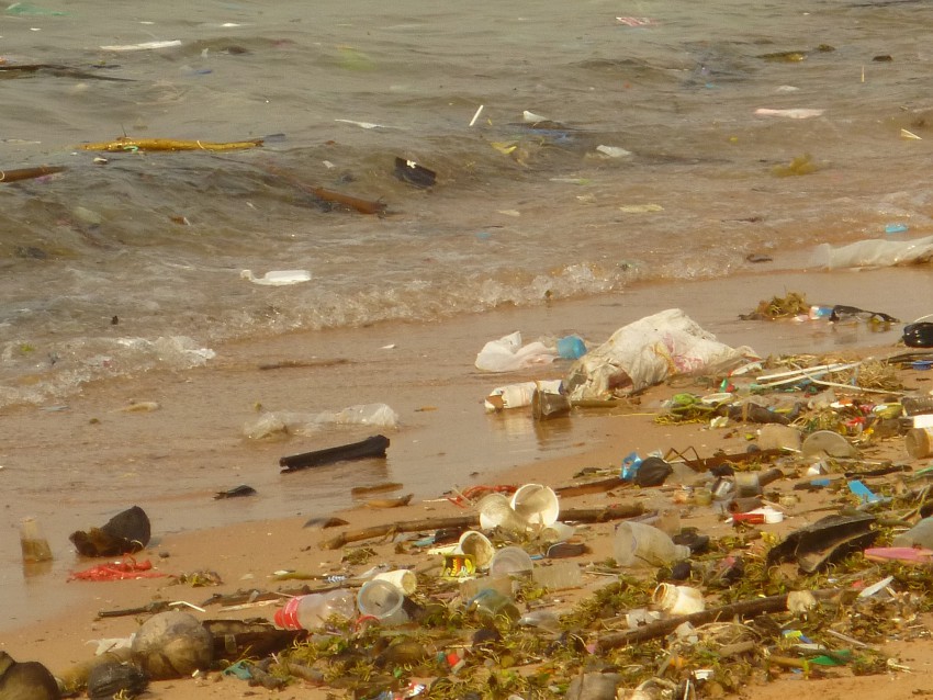 С пляжа Паттайи вывезли строительный мусор