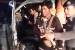 Еще и на баяне играли: тайский бусик на 16 мест вместил 41 пассажира (видео)
