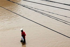 Наводнение в Таиланде угрожает производственным предприятиям крупных мировых компаний