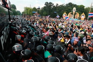 На улицы Бангкока вышли полмиллиона противников действующего правительства
