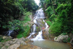 Водопад На Муанг (Na Muang) на Самуи. Тайланд.