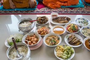 Половина монахов Тайланда страдает ожирением