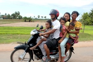 Почему тайцы ездят на байках без шлемов