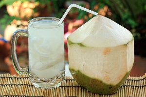 43 полезных свойства кокосового сока для здоровья и красоты