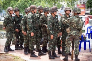 Таиланд сохранит военное положение