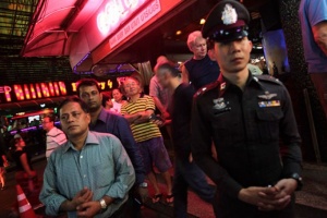 Полиция Таиланда прекратит обыски иностранных туристов