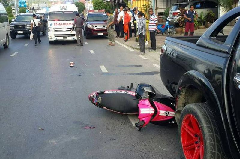 Сбивший на светофоре мотоциклистку шофёр сам пришёл в участок