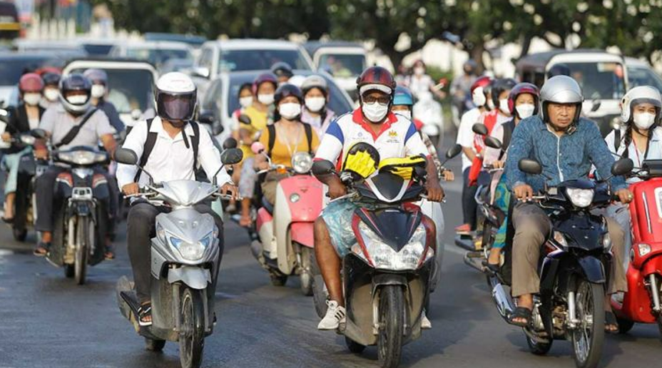 Ношение защитных масок на открытых пространствах стало необязательным в Камбодже