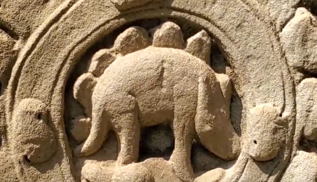 Изображение динозавра на храме Та Прохм в Камбодже: строители не могли знать о древних ящерах