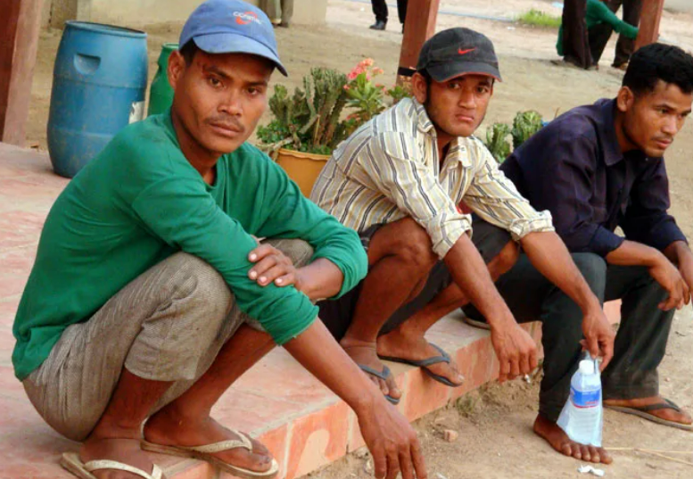 Камбоджийские рабочие массово вернулись из Таиланда