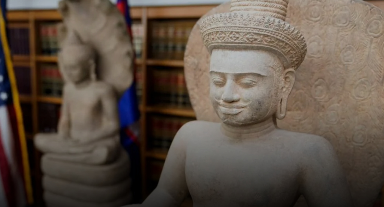 США возвратят Камбодже 30 артефактов, похищенных ранее из исторических мест