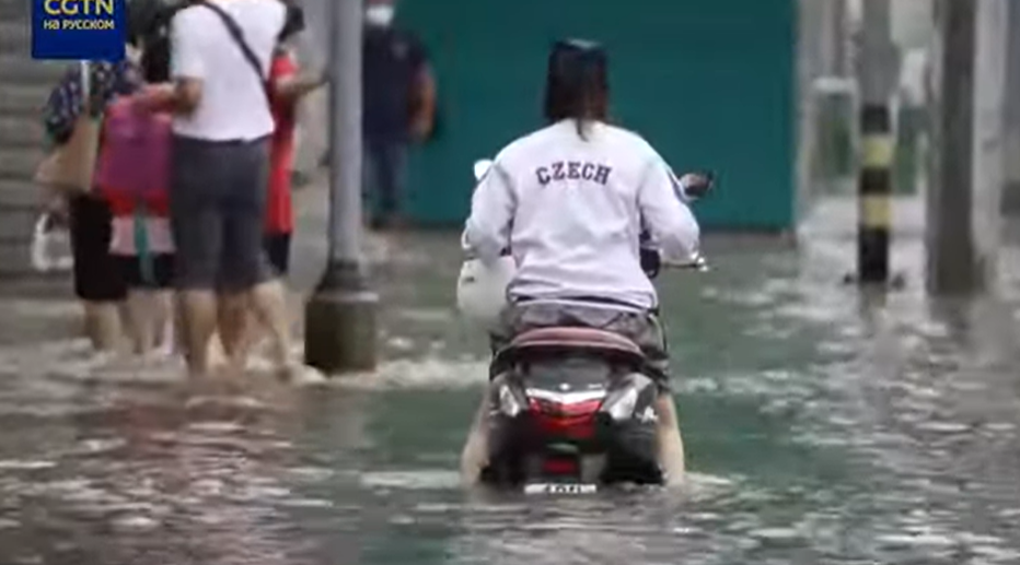 Рекордный ливень затопил Бангкок