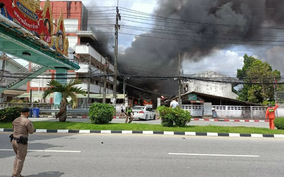Заминированный автомобиль взорвался у резиденции полиции на юге Таиланда