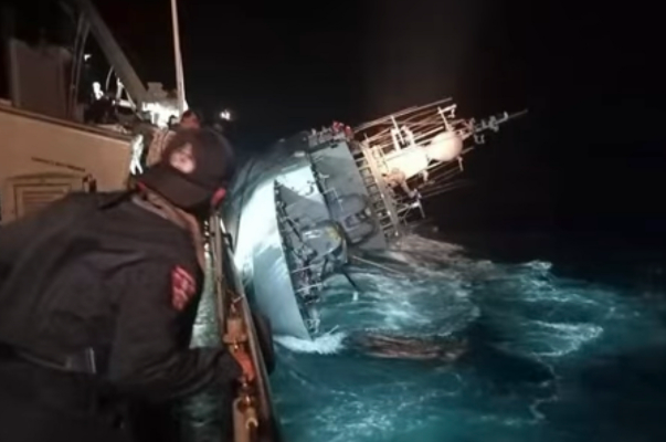 В Сиамском заливе продолжается операция по поиску и спасению членов экипажа затонувшего корвета