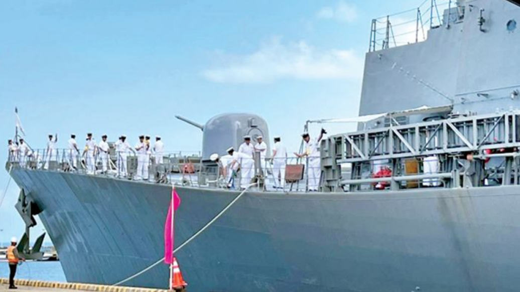 Корабль Морских сил самообороны Японии покидает Камбоджу