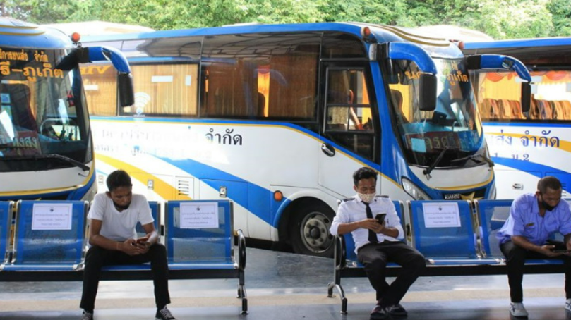 Пхукетский офис Департамента наземного транспорта проинспектировал междугородние автобусы в преддверии Сонгкрана