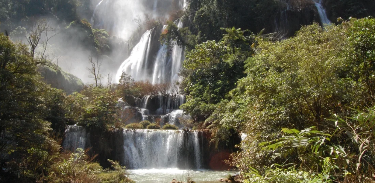 Красота и страшная сила: подборка атмосферных водопадов Таиланда