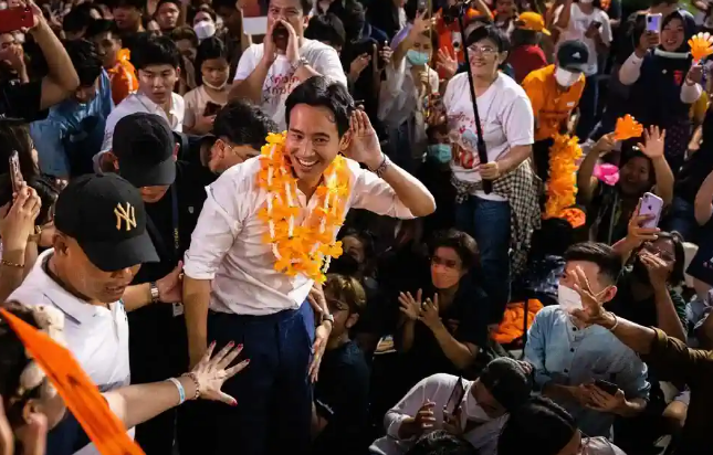 Демократическая оппозиция Таиланда вернулась к власти спустя почти 10 лет