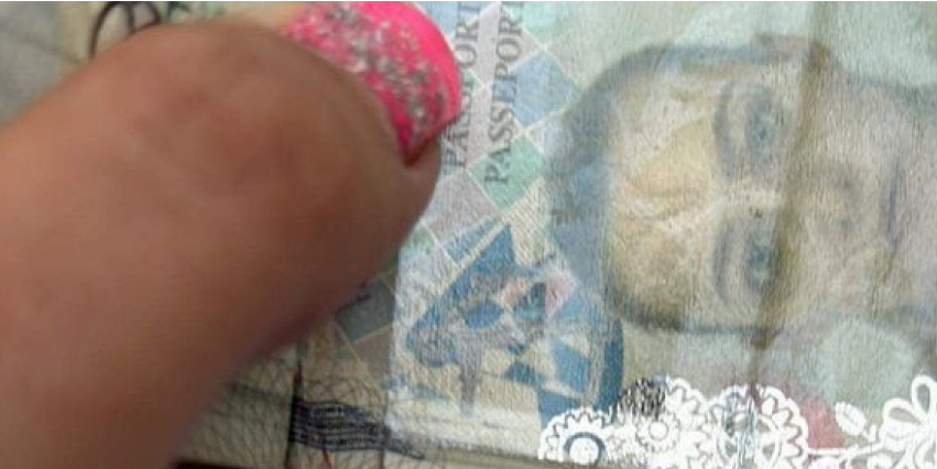 Британку не пустили на рейс в Таиланд, билет на который стоил 7000 фунтов, из‑за дефекта в паспорте