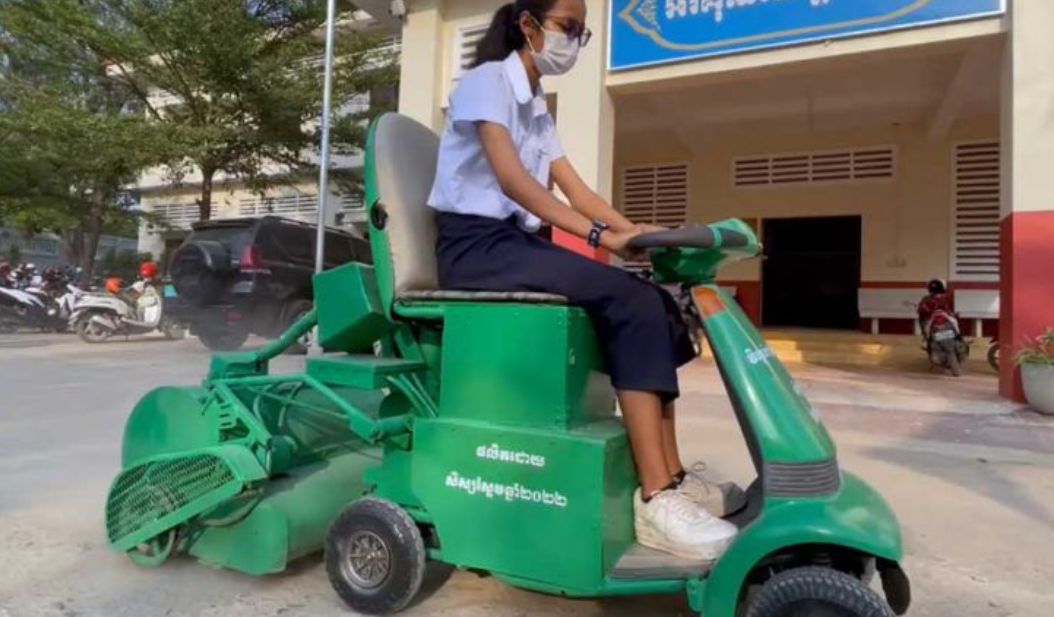 Камбоджийские подростки создают экологически чистую машину