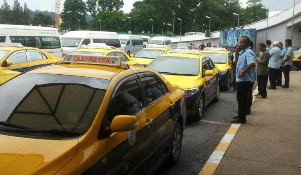 Власти Пхукета провели межведомственное совещание, посвященное проблемам таксистов