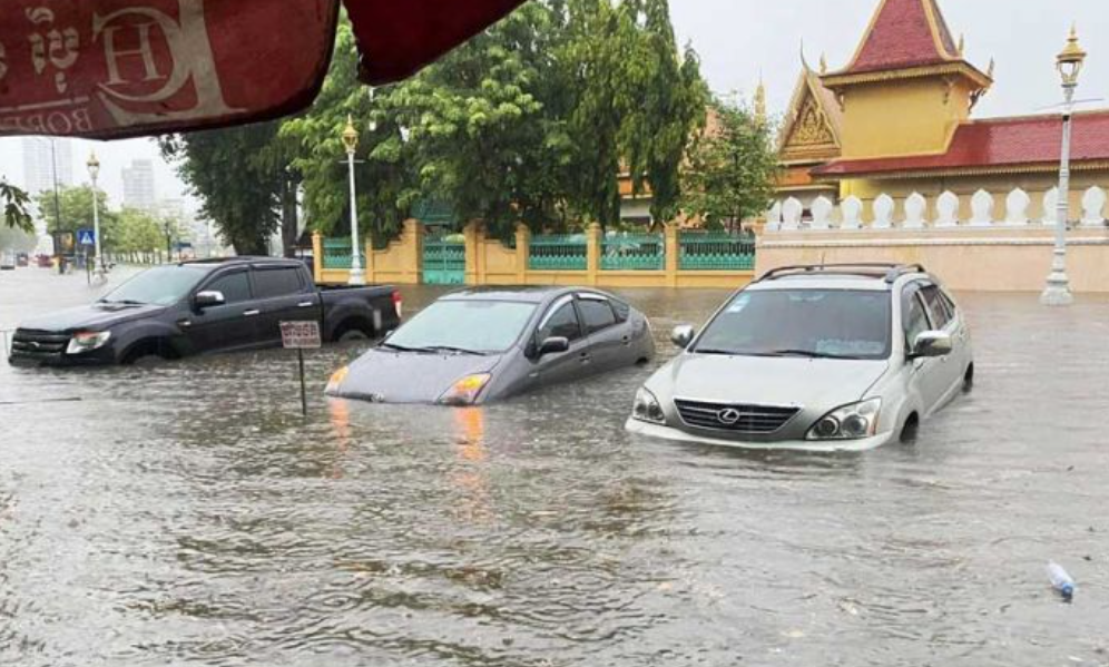 Губернатор столицы Камбоджи поручил округам подготовить меры реагирования на наводнение