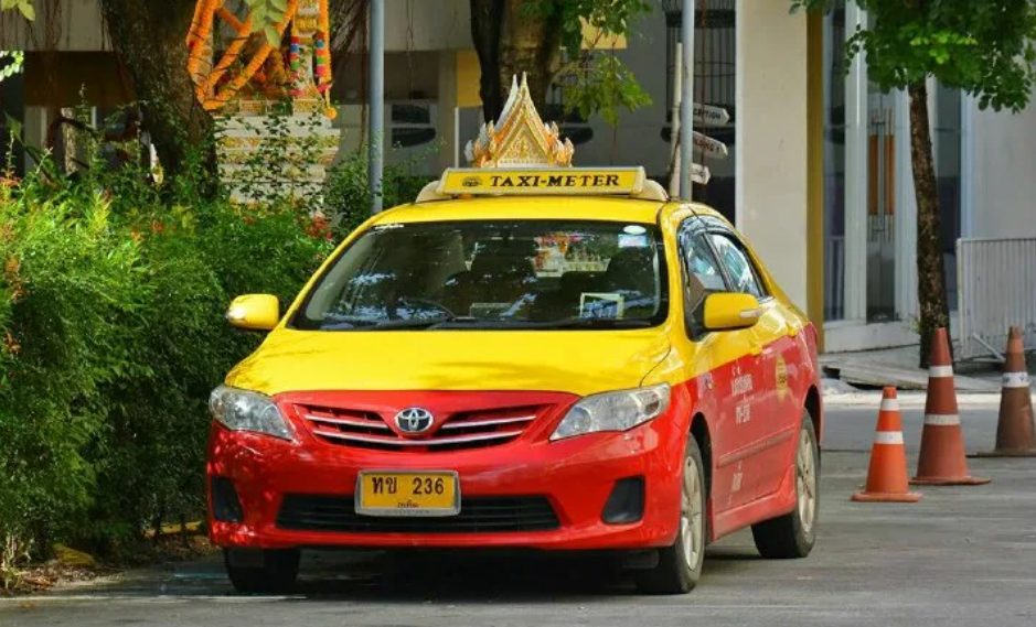 Пхукетские водители такси провели очередную акцию протеста