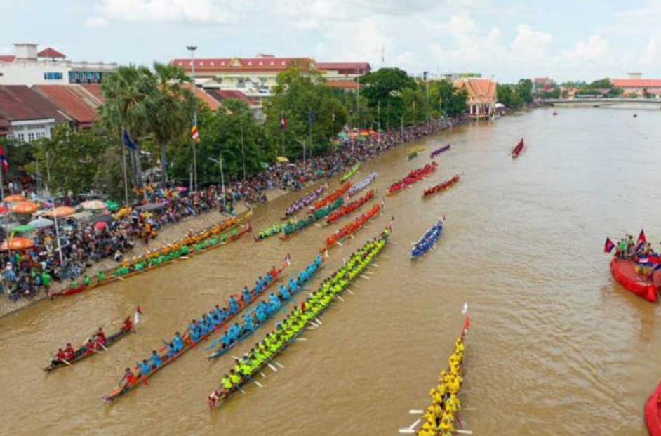 Премьер-министр  в Камбодже приветствует возвращение Фестиваля воды