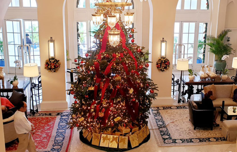 Отели Raffles встречают праздничный сезон великолепными мероприятиями по зажжению рождественских елок