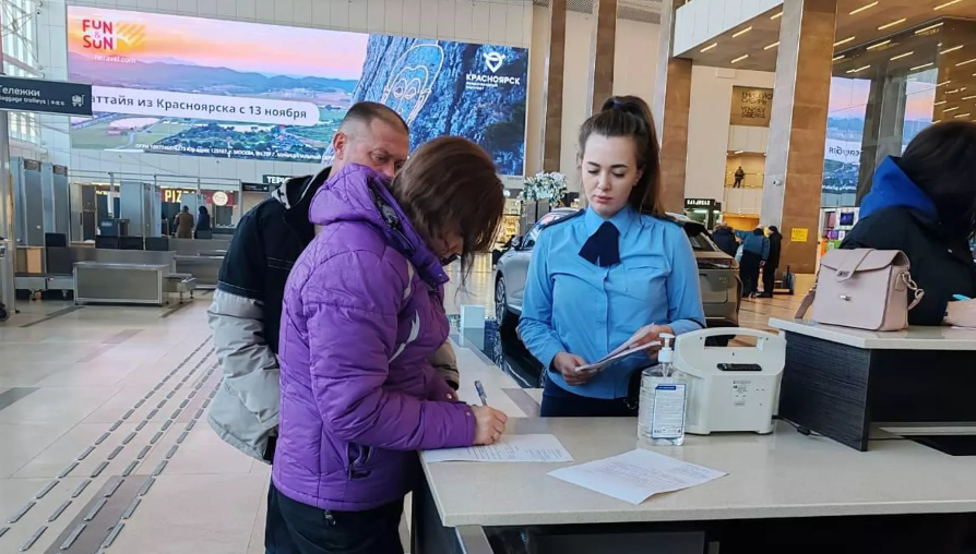 Почти 400 туристов не смогли вовремя вылететь из Красноярска на Пхукет