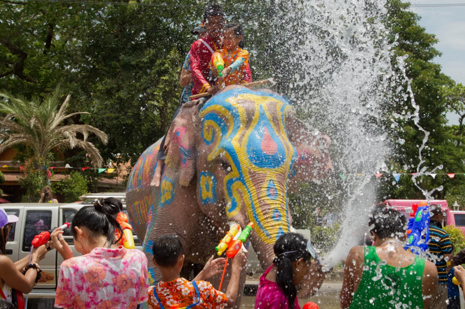 СМИ: фестиваль воды Сонгкран привлечет в Таиланд более 500 тыс. иностранных туристов
