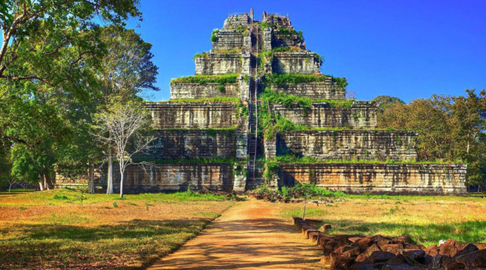 Кох Кер возродил интерес к истории и культуре Камбоджи, привлекая ученых, любителей истории и искателей культуры