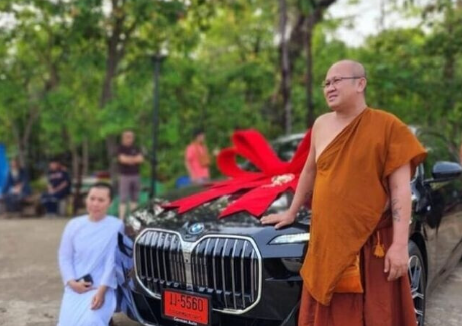 Старший проповедник из храма в провинции Убонратчатхани получил BMW за 7 млн долларов